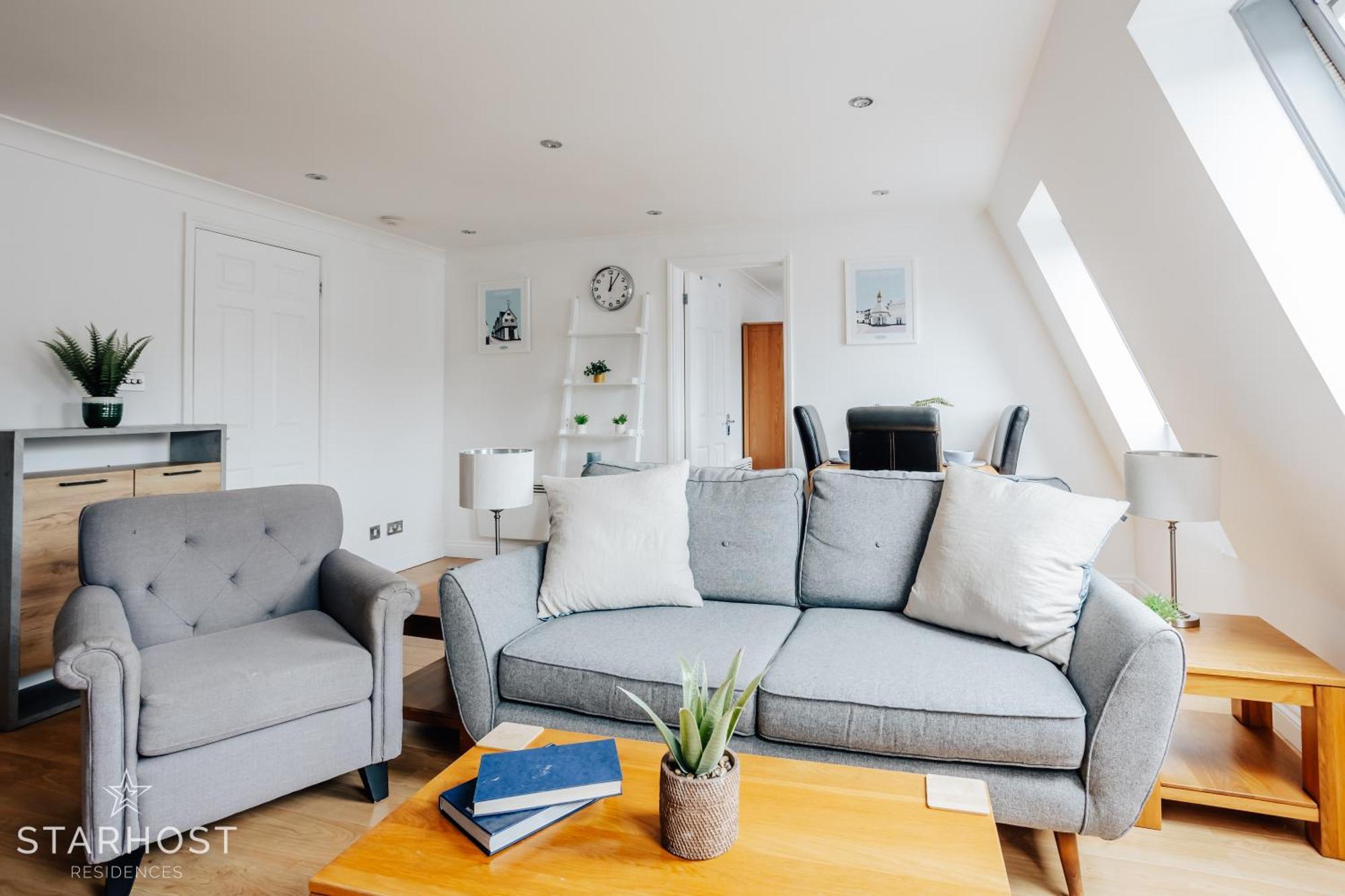 Central 3 Bed Apartment At Regents Court, Newbury Newbury  Exterior foto